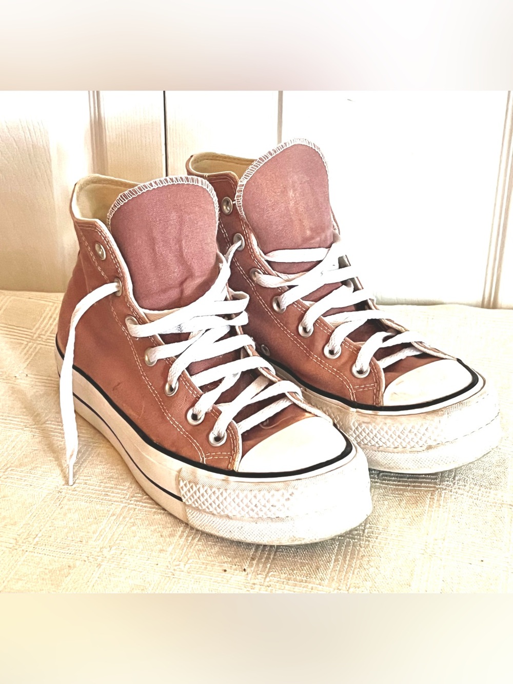 ✨ Gorgeous Earthy Tone Platform Hightop Converse! ✨